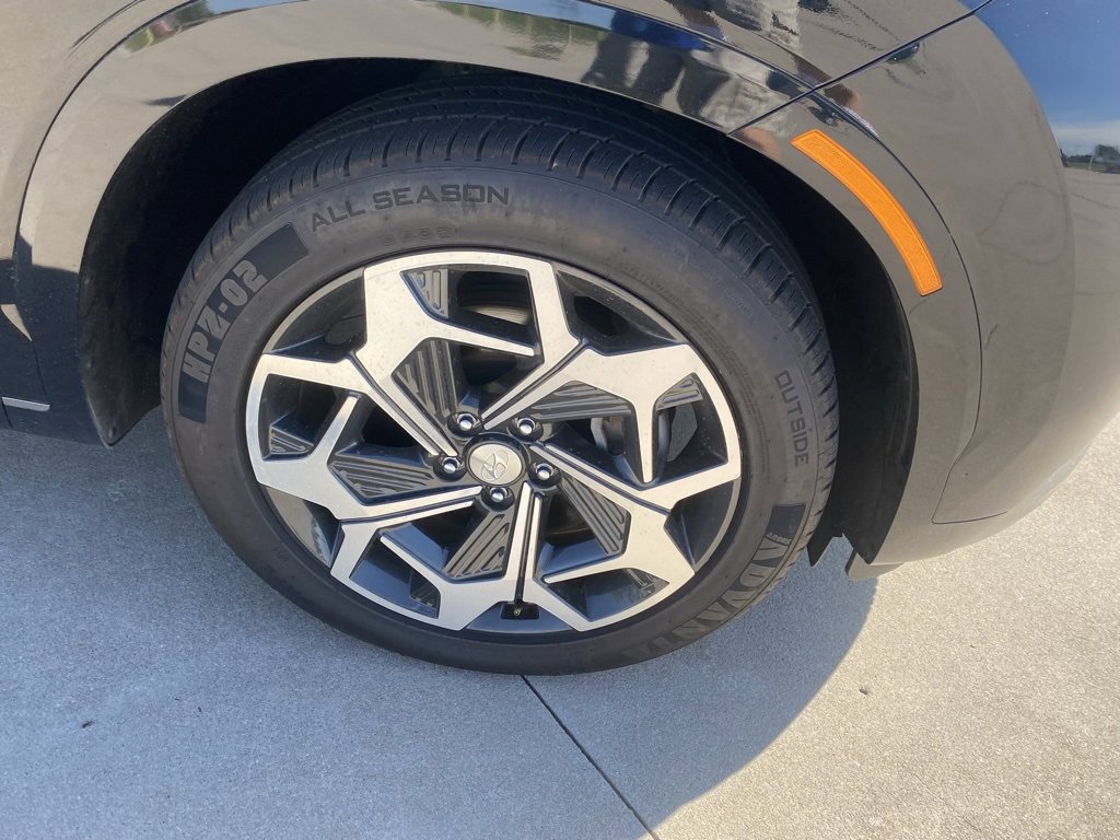 Used 2022 Hyundai Palisade Calligraphy image 2