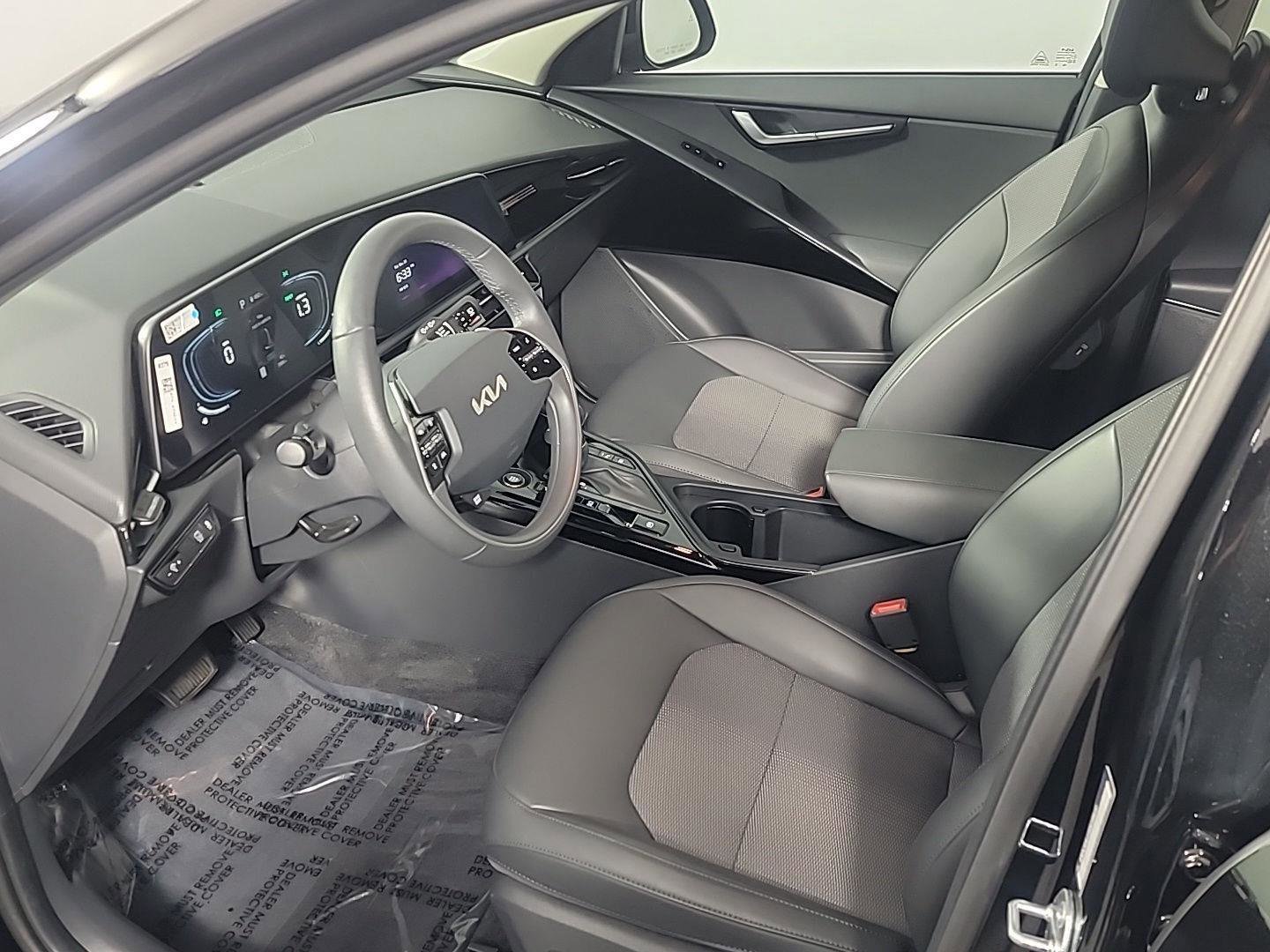 Used 2025 Kia Niro EX image 18