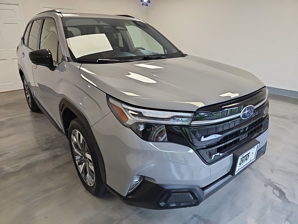 Used 2025 Subaru Forester Touring AWD/4WD image 1
