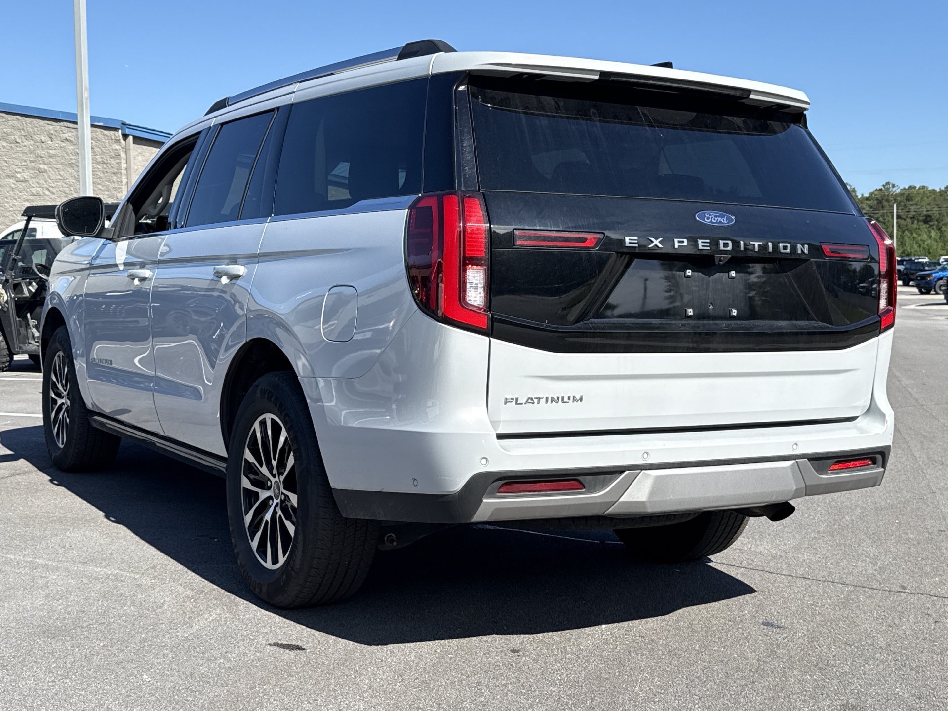 Used 2025 Ford Expedition Platinum AWD/4WD image 13