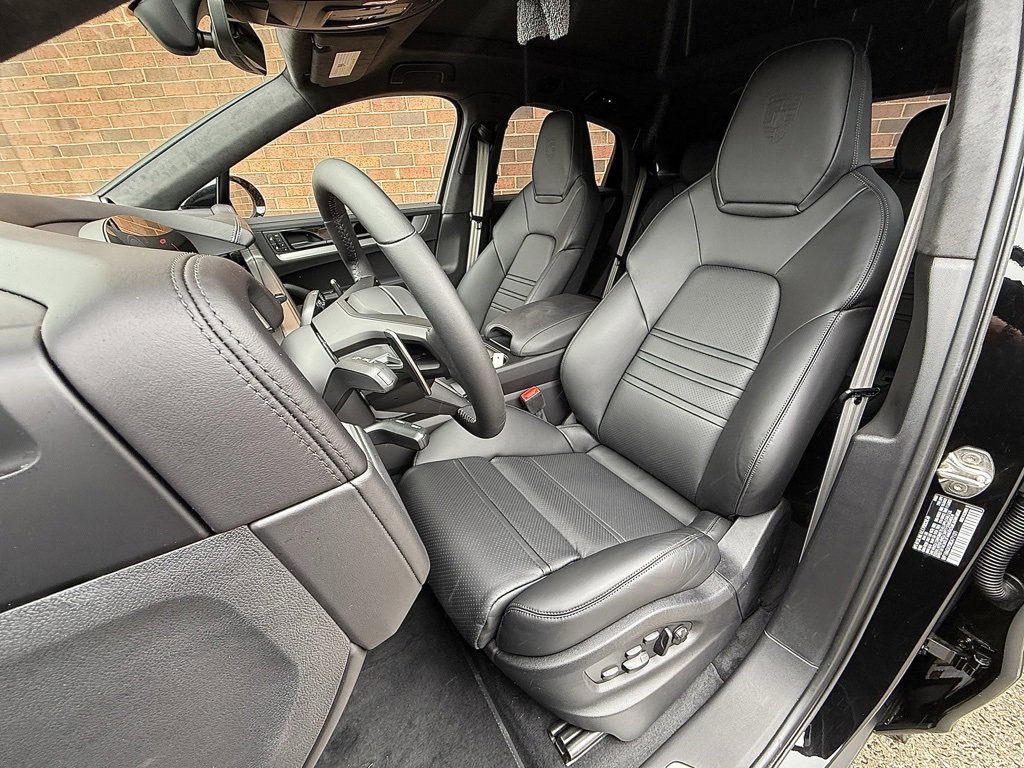 New 2024 Porsche Cayenne Turbo image 5