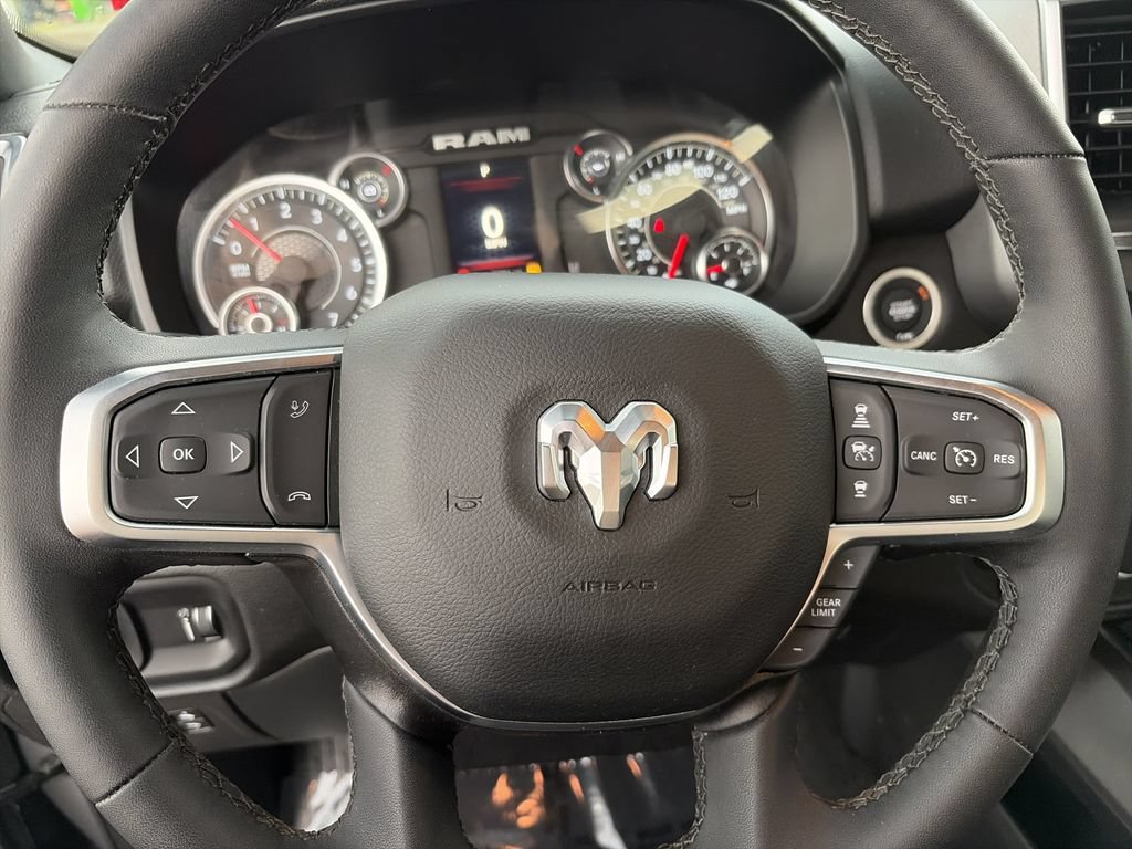 Used 2025 RAM 1500 Big Horn AWD/4WD image 32