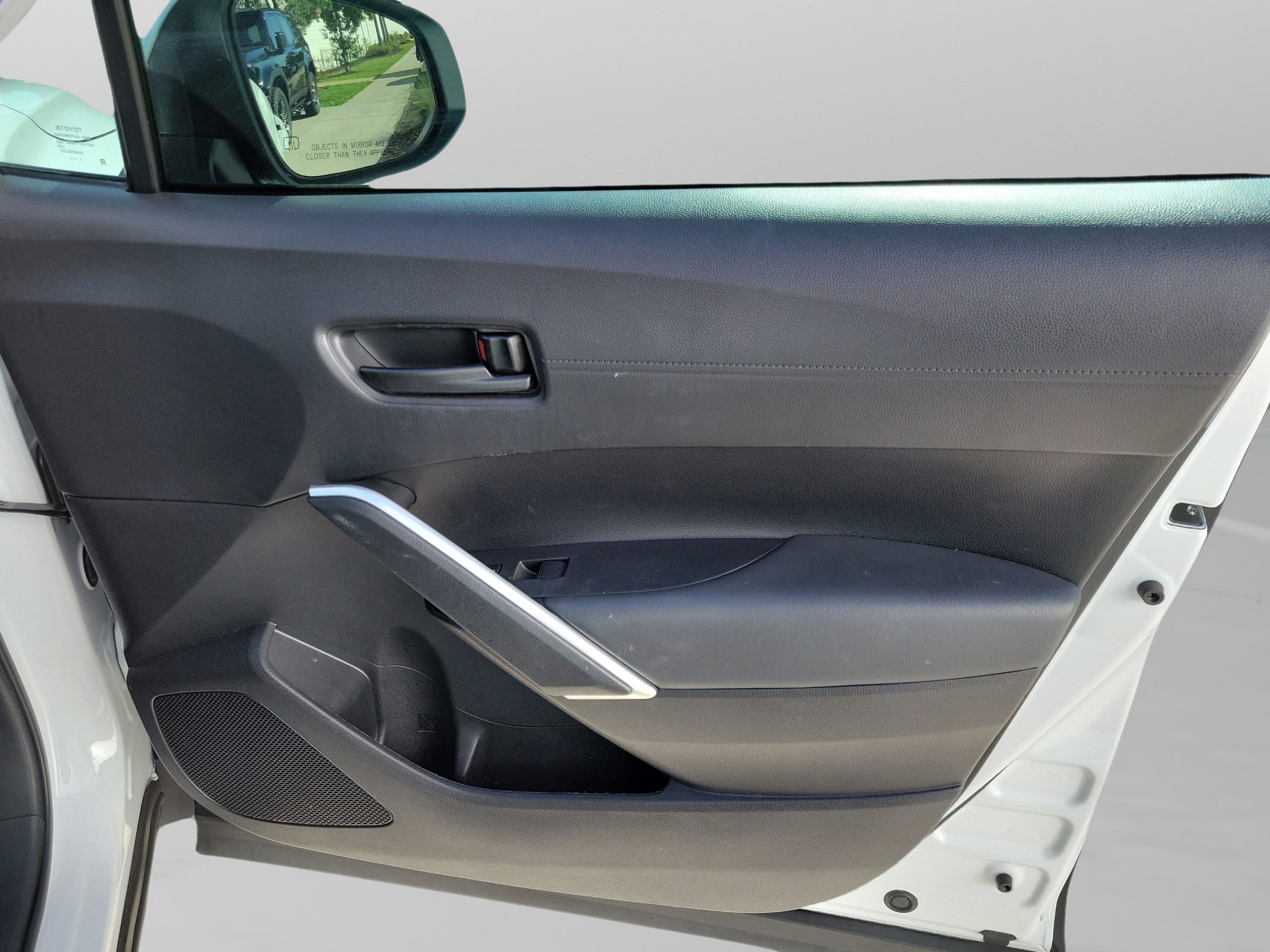 Used 2022 Toyota Corolla Cross LE FWD image 9