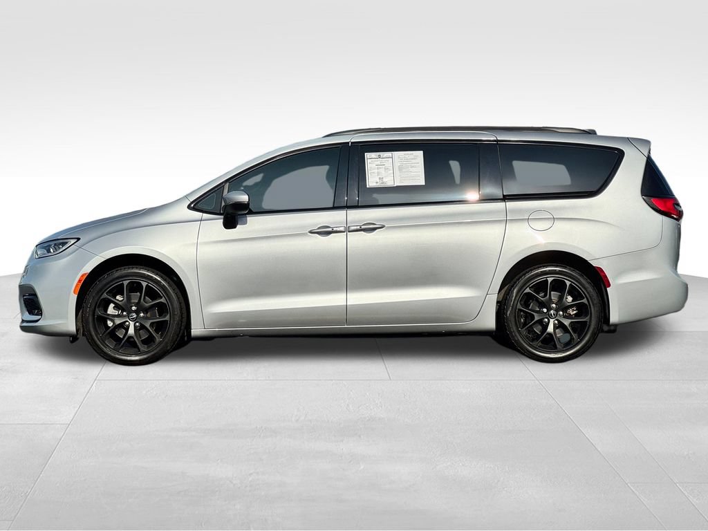 Used 2023 Chrysler Pacifica Touring-L w/ S Appearance Package AWD/4WD image 4