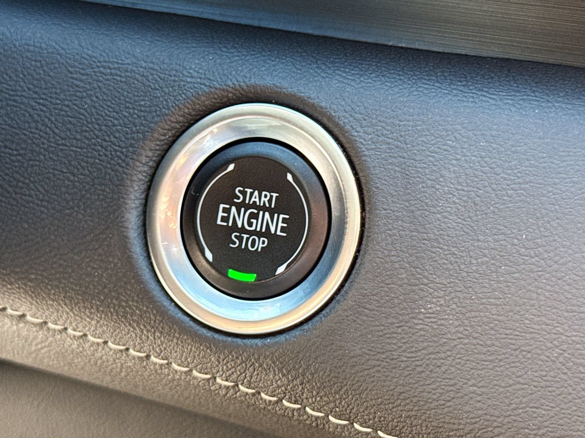 Used 2024 Cadillac Escalade Luxury AWD/4WD image 32