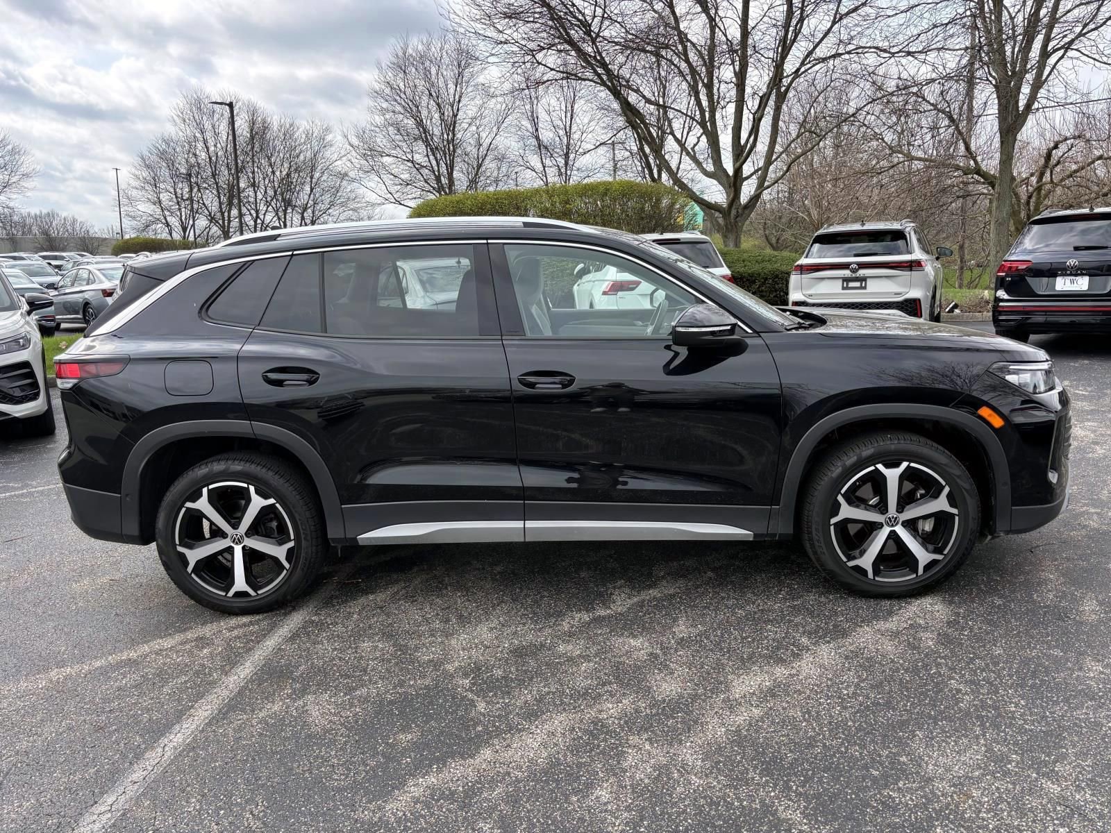 Certified 2025 Volkswagen Tiguan SE AWD/4WD image 4