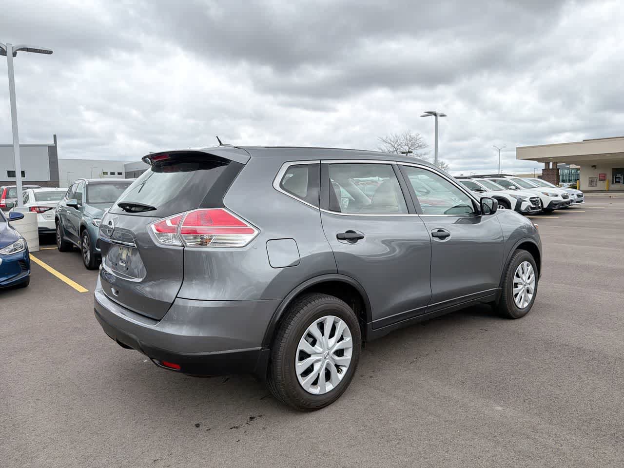 Used 2016 Nissan Rogue S FWD image 13