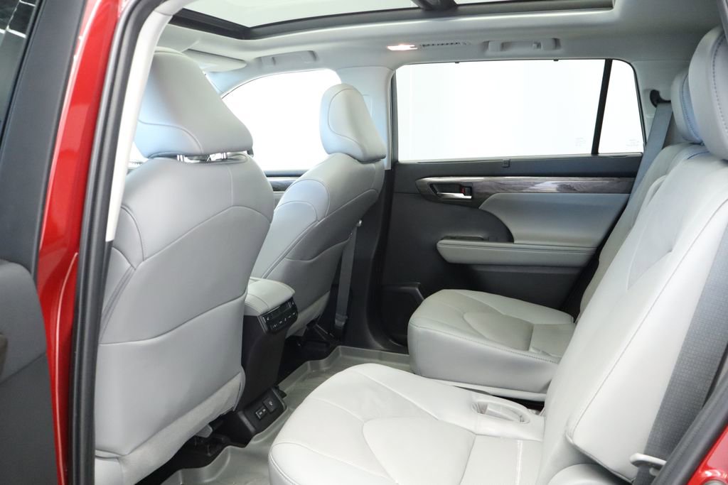 Used 2022 Toyota Highlander Platinum AWD/4WD image 25