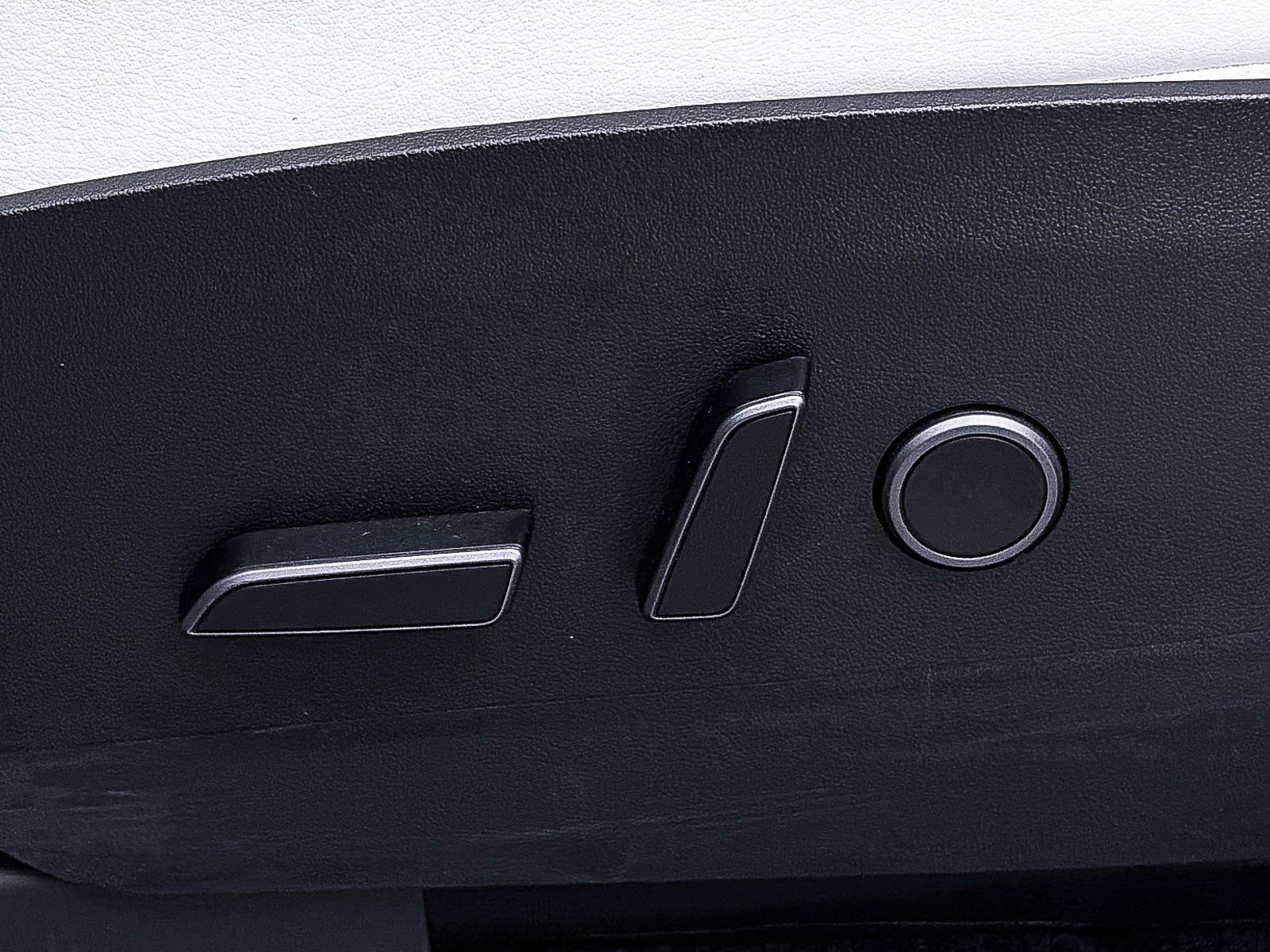 Used 2023 Tesla Model Y Long Range image 18