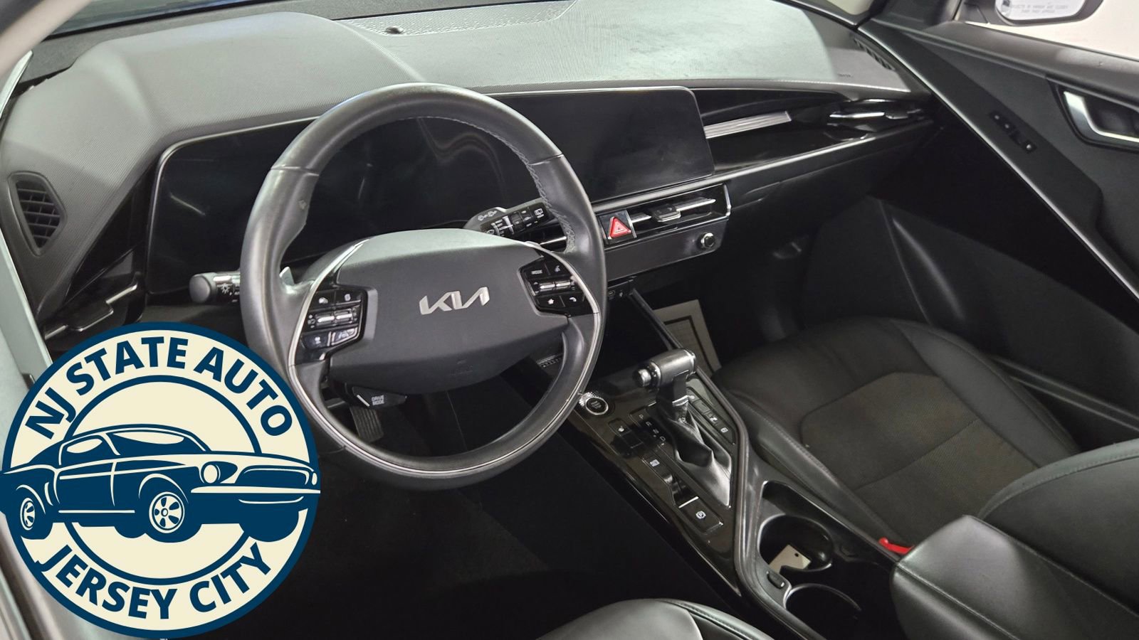 Used 2023 Kia Niro EX FWD image 9