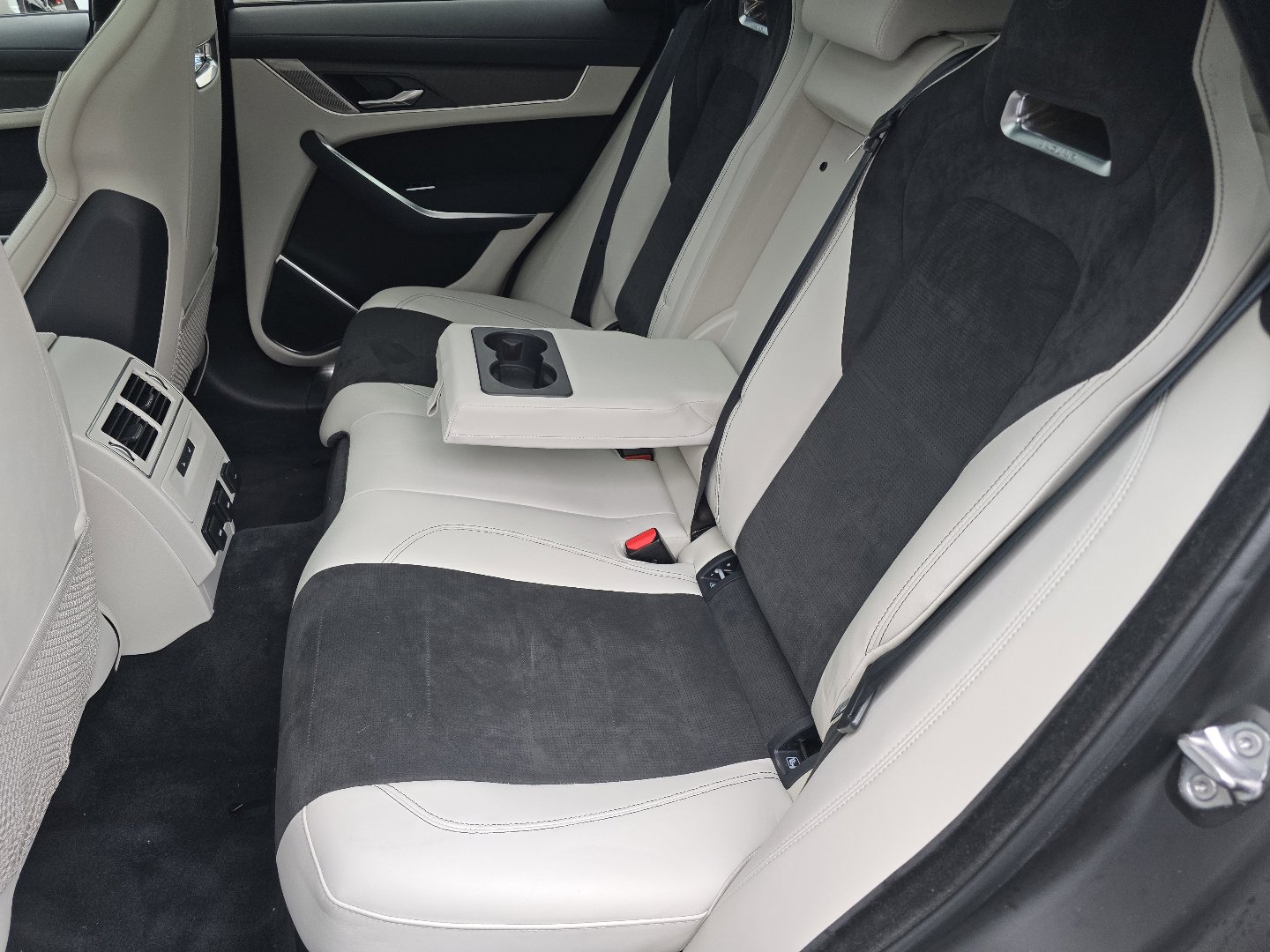 Used 2023 Jaguar F-PACE SVR image 36