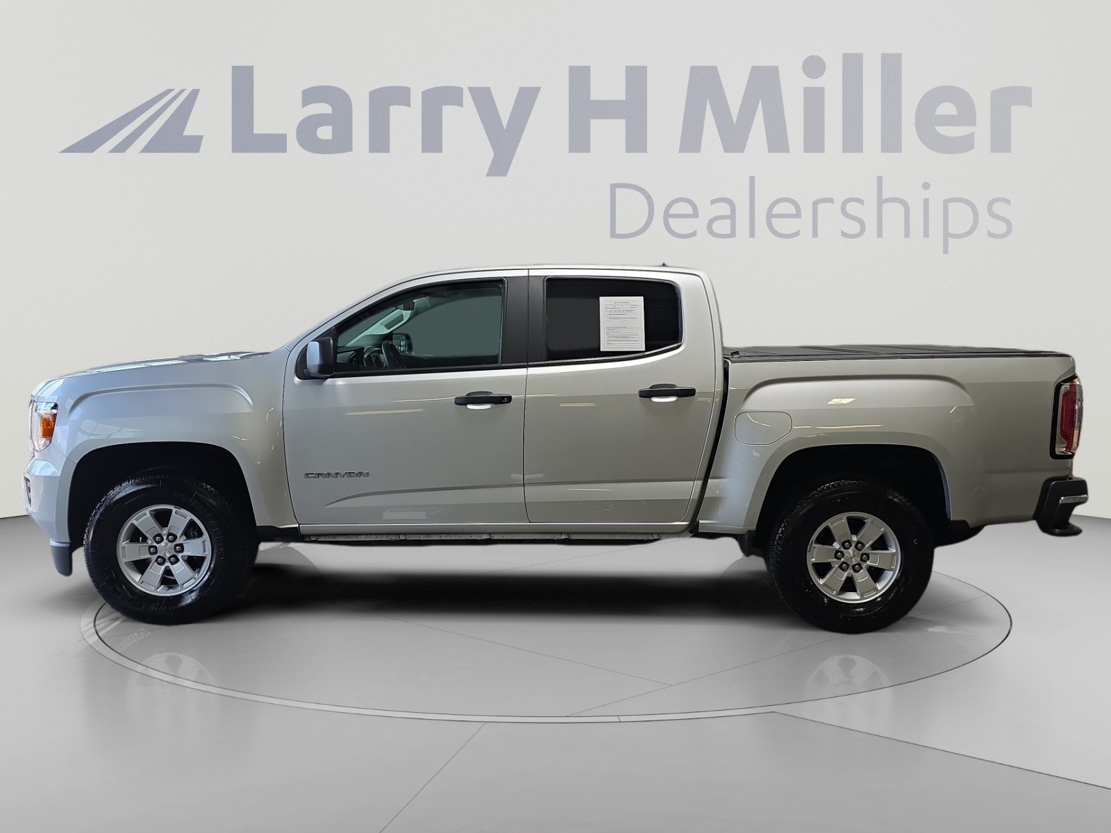 Used 2019 GMC Canyon 2WD Crew Cab w/ Convenience Package image 2