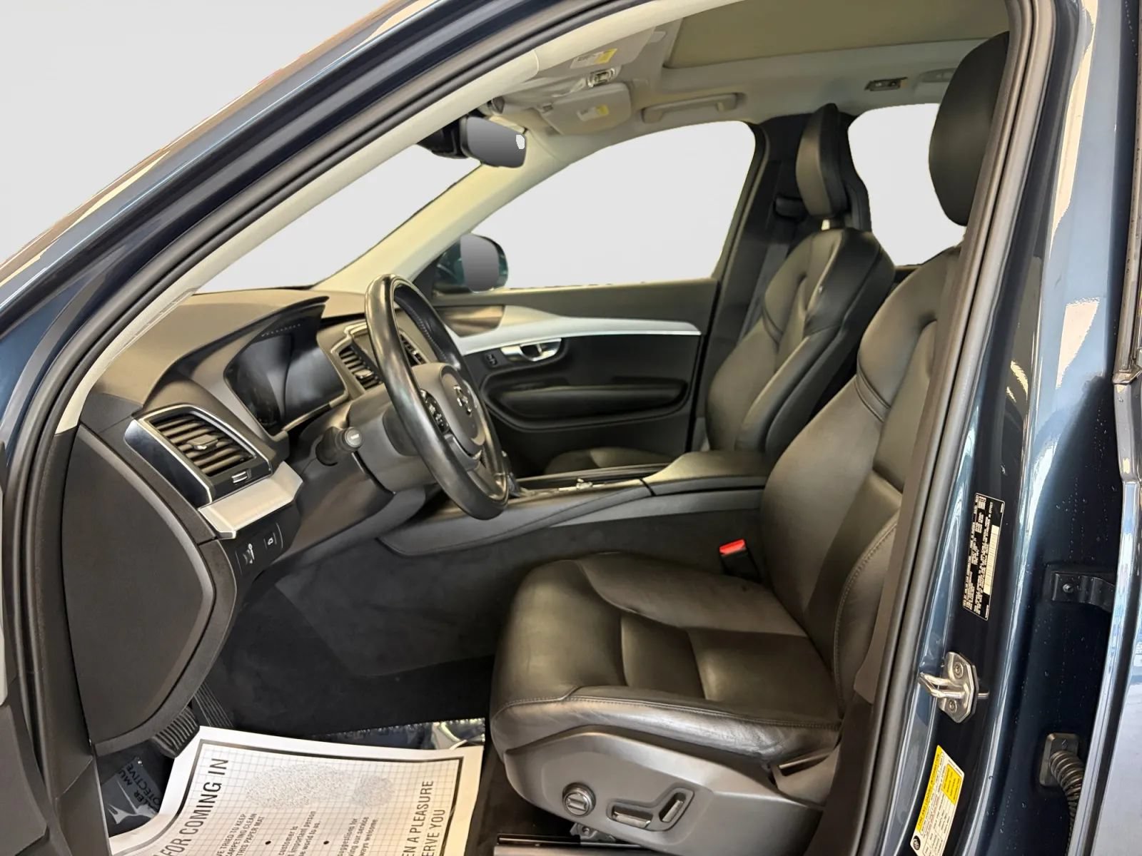 Used 2022 Volvo XC90 T5 Momentum w/ Climate Package AWD/4WD image 12