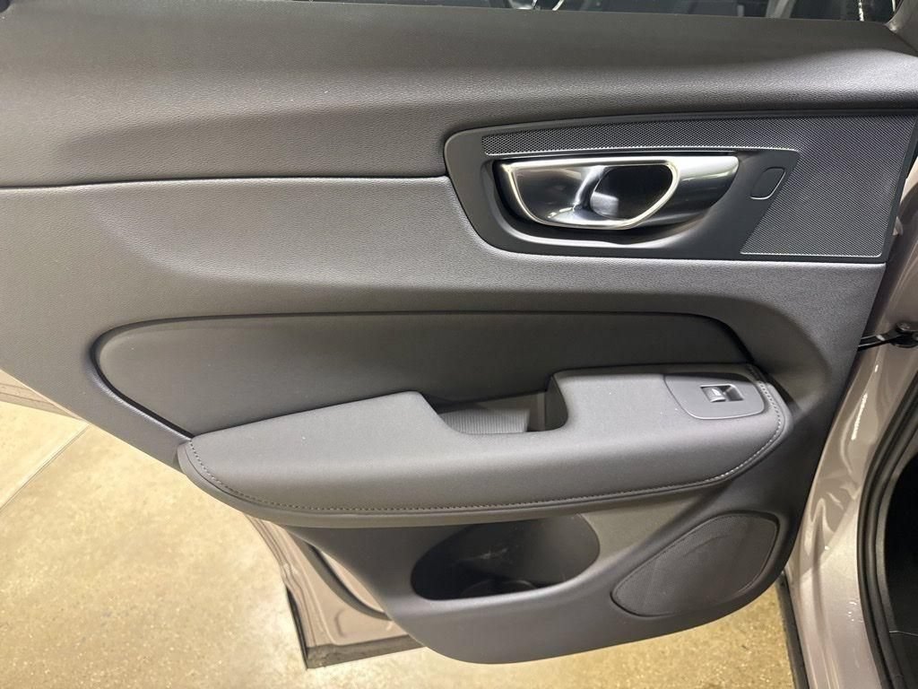 New 2026 Volvo XC60 B5 Plus w/ Protection Package Premier AWD/4WD image 20