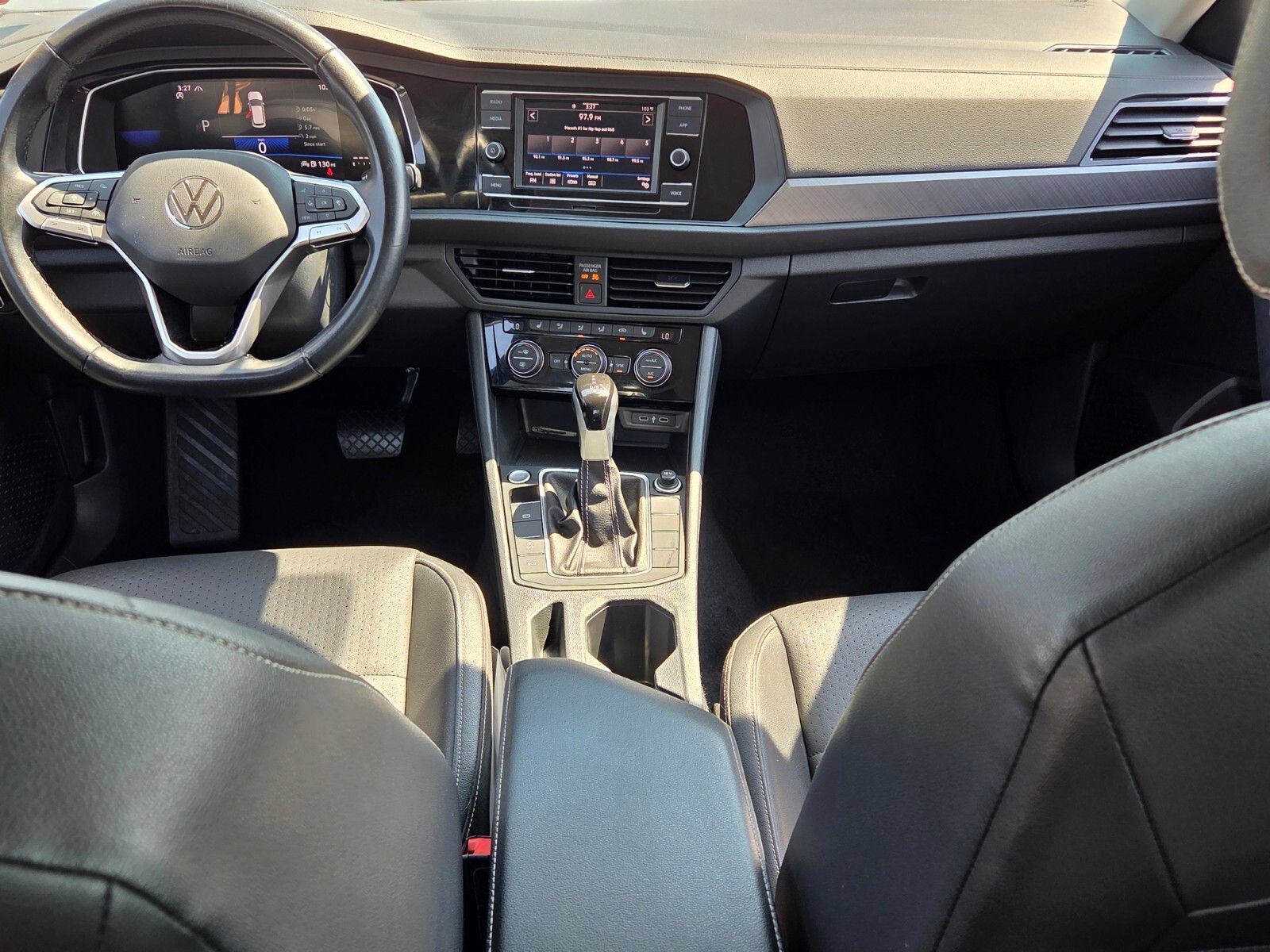 Used 2024 Volkswagen Jetta SE FWD image 8