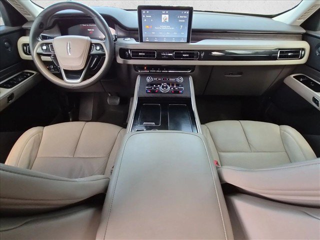 Used 2020 Lincoln Aviator Reserve w/ Class IV Trailer Tow Package RWD image 17