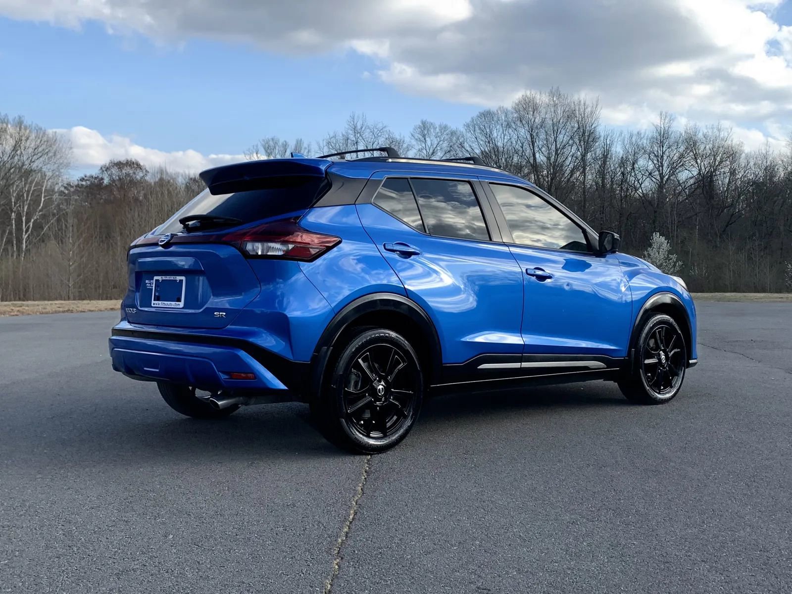 Used 2021 Nissan Kicks SR w/ Exterior Package FWD image 7