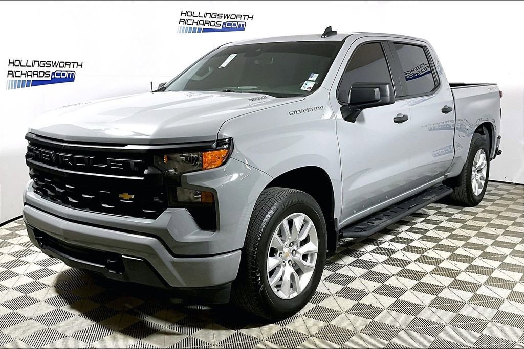 Used 2025 Chevrolet Silverado 1500 Custom image 1