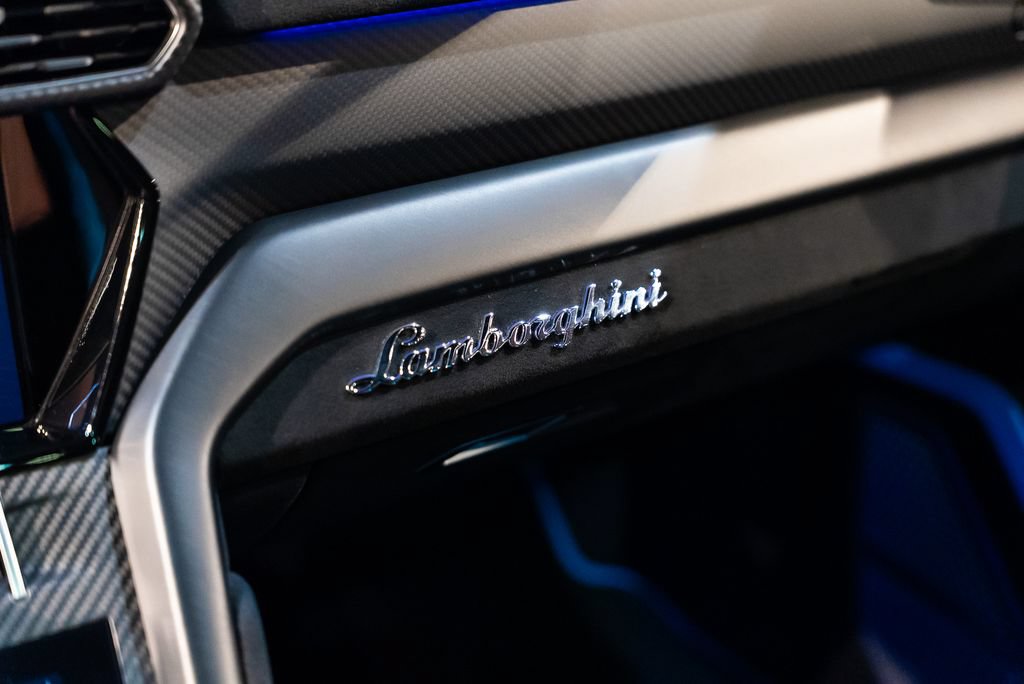 Used 2024 Lamborghini Urus Performante AWD/4WD image 30