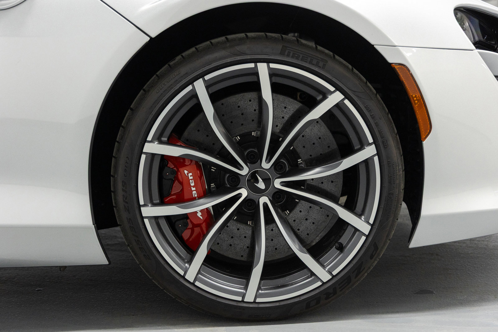 Used 2023 McLaren Artura image 18