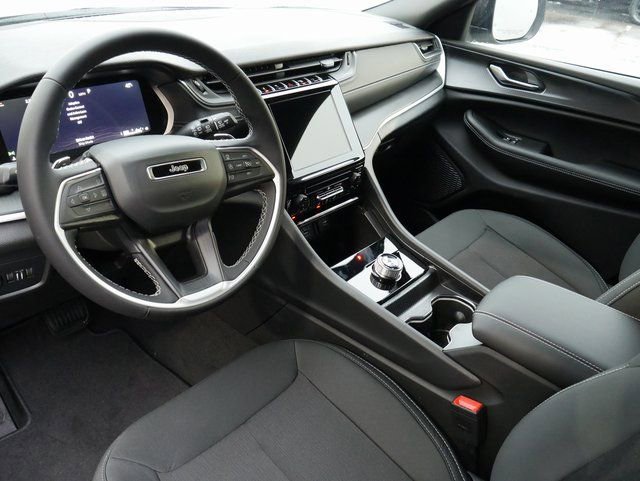 New 2025 Jeep Grand Cherokee Laredo image 14