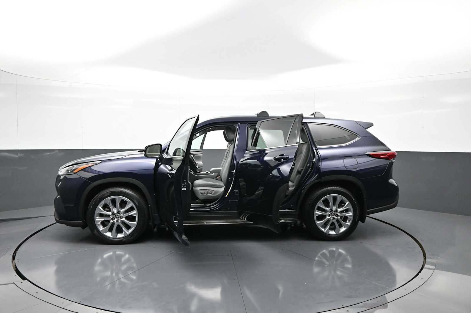 Used 2022 Toyota Highlander Limited AWD/4WD image 44