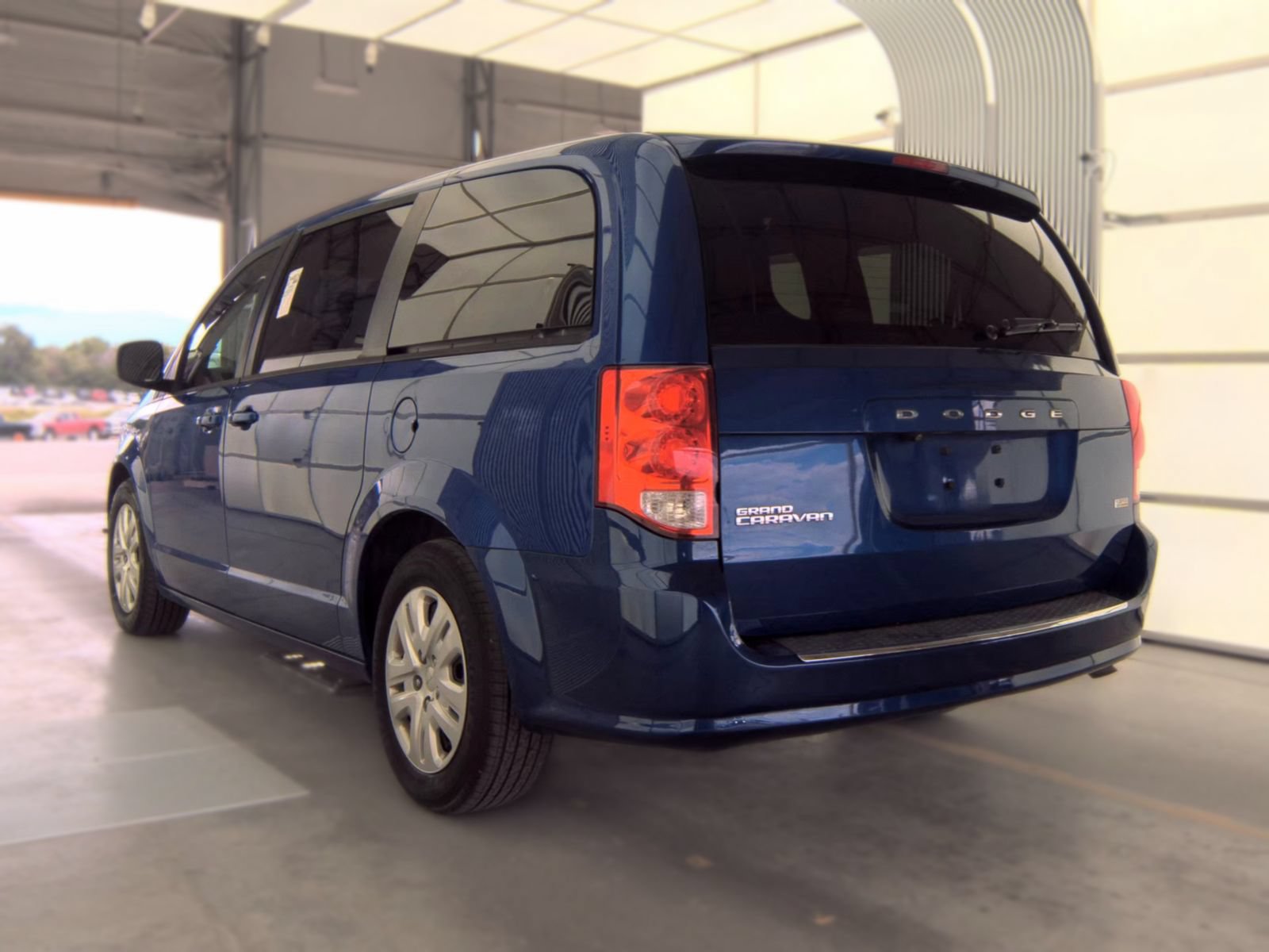 Used 2018 Dodge Grand Caravan SE w/ UConnect Hands-Free Group FWD image 6