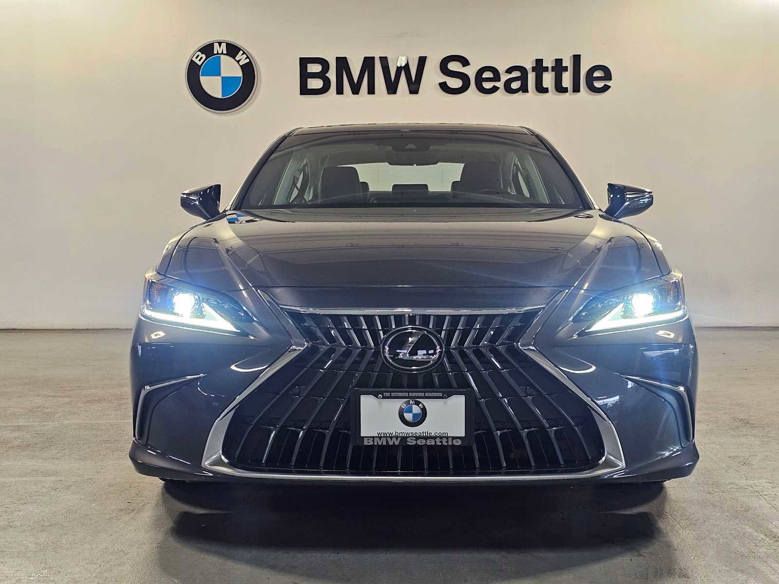 Used 2023 Lexus ES 250 w/ Premium Package image 6