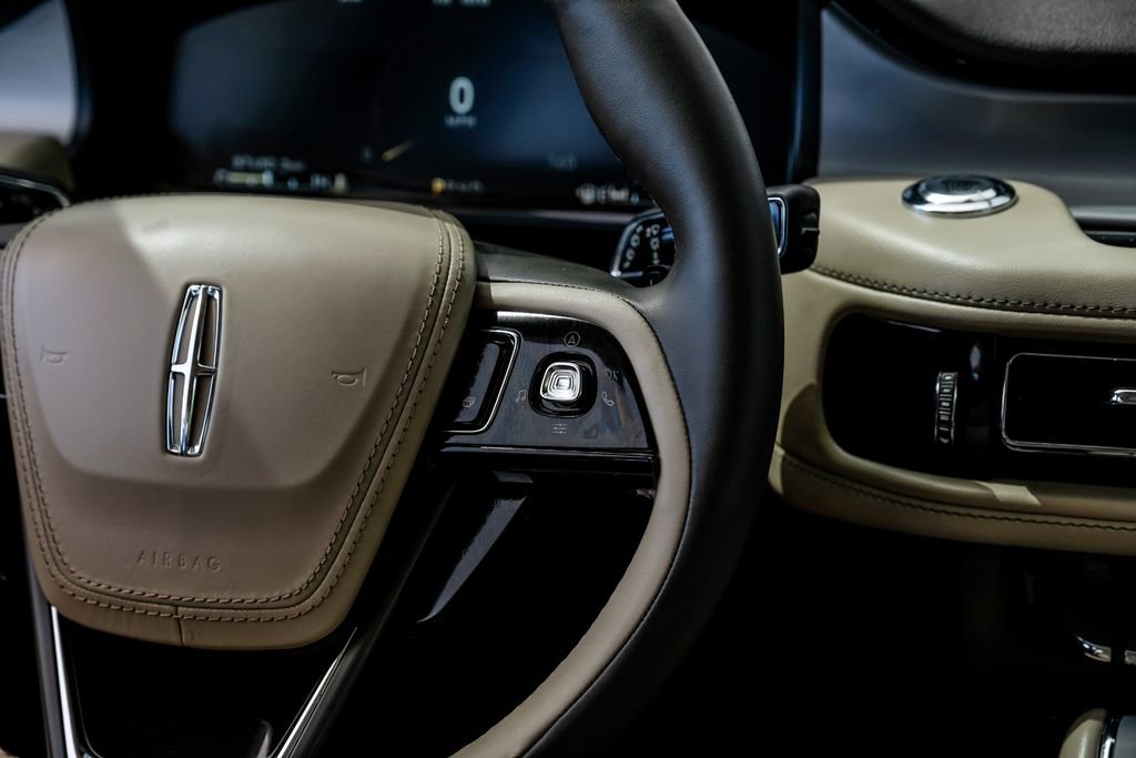 Used 2023 Lincoln Aviator AWD w/ Premium Package image 15