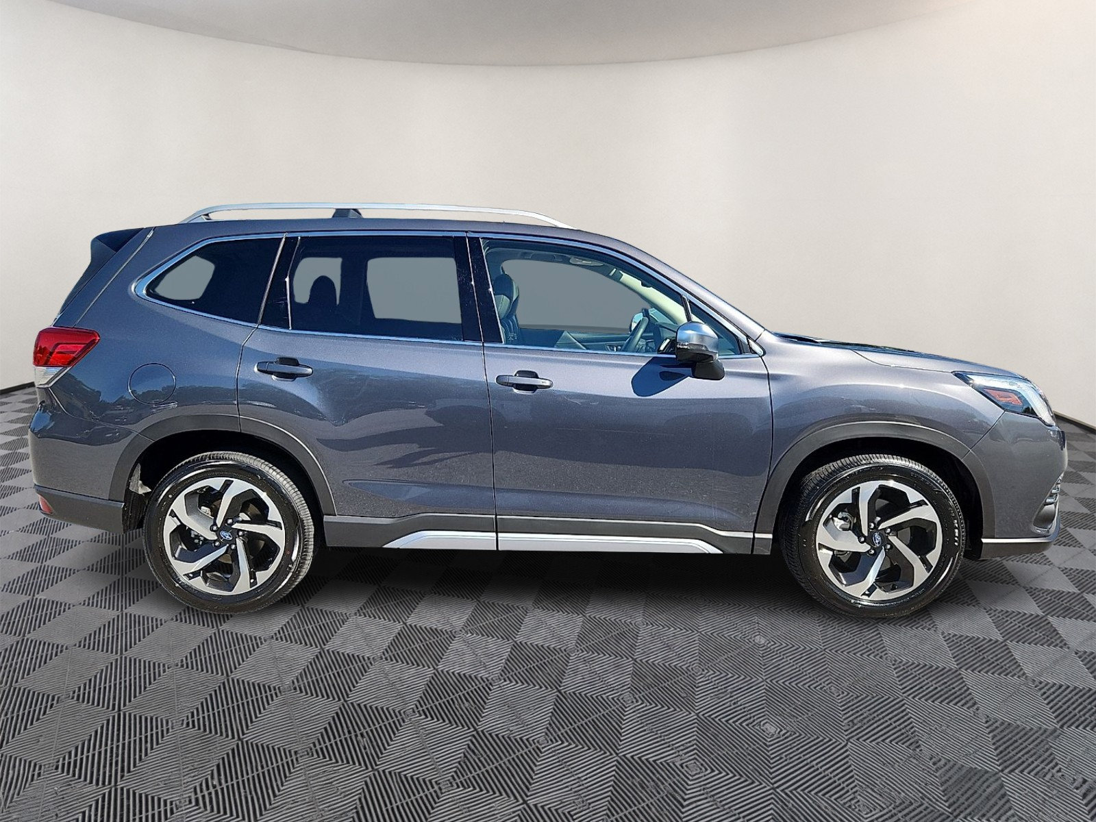 Used 2024 Subaru Forester Touring w/ POP Package 3 AWD/4WD image 7