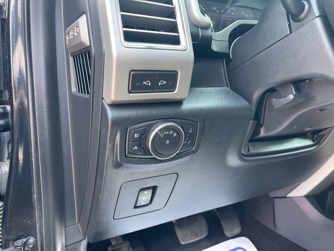 Used 2015 Ford F150 Lariat AWD/4WD image 20