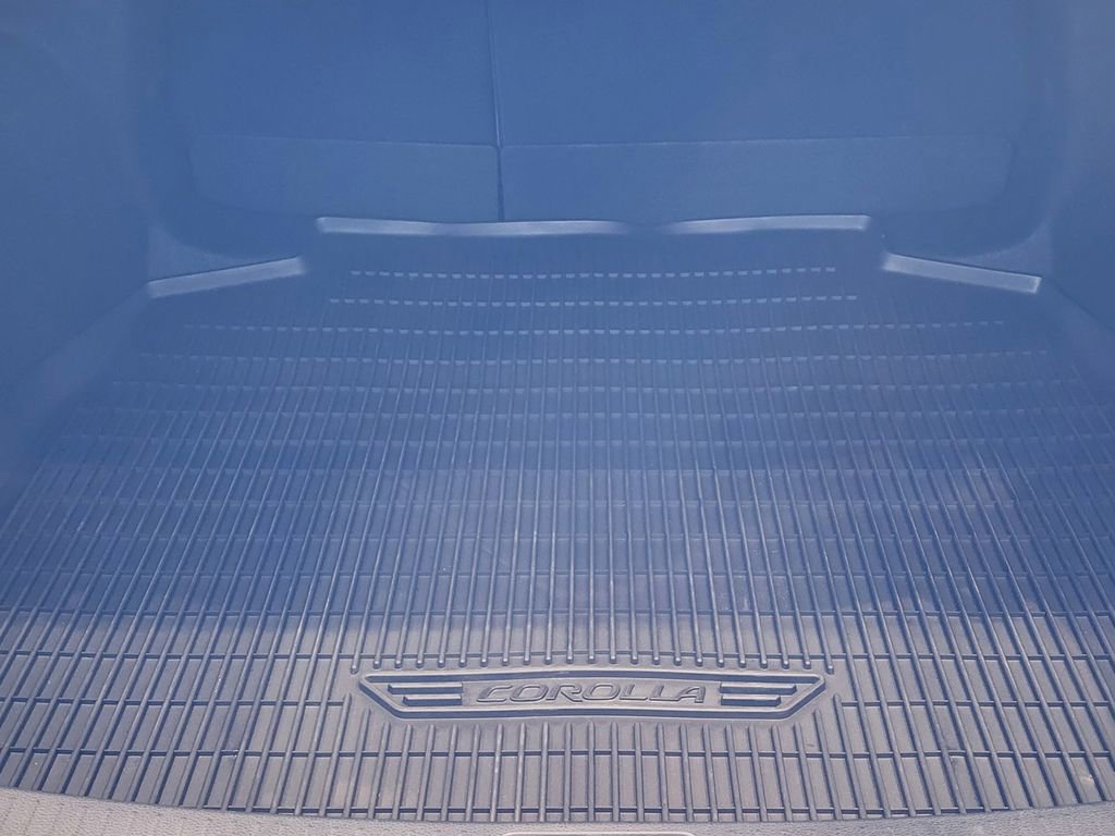 Used 2025 Toyota Corolla LE w/ LE Premium Package image 10