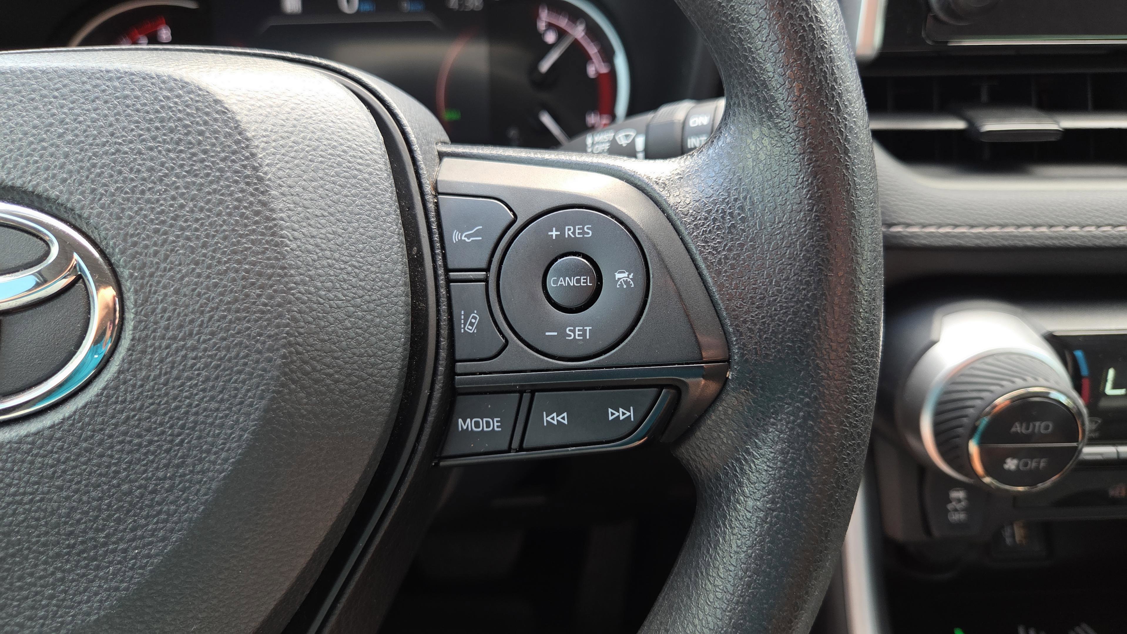 Certified 2024 Toyota RAV4 XLE FWD image 27