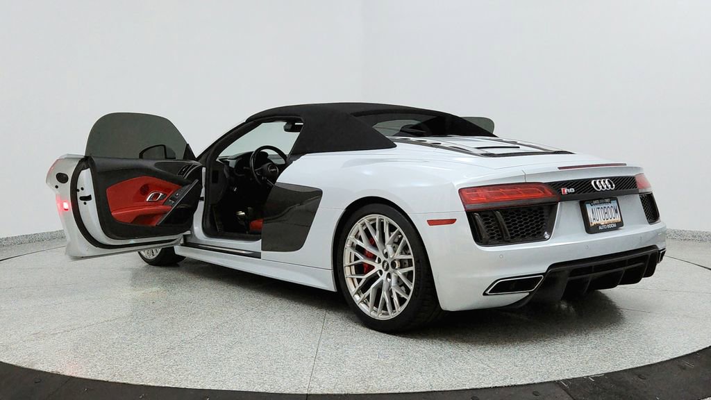 Used 2017 Audi R8 V10 w/ Carbon Exterior Package image 10