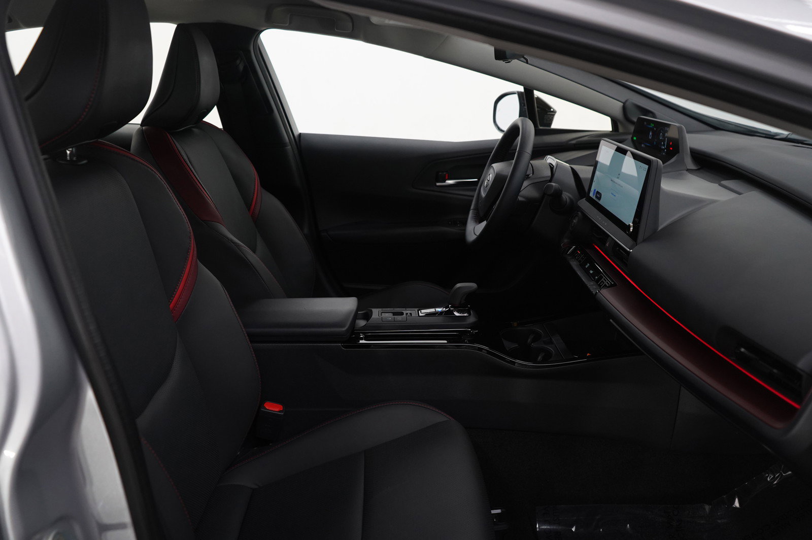 Used 2025 Toyota Prius Plug-In Hybrid image 13