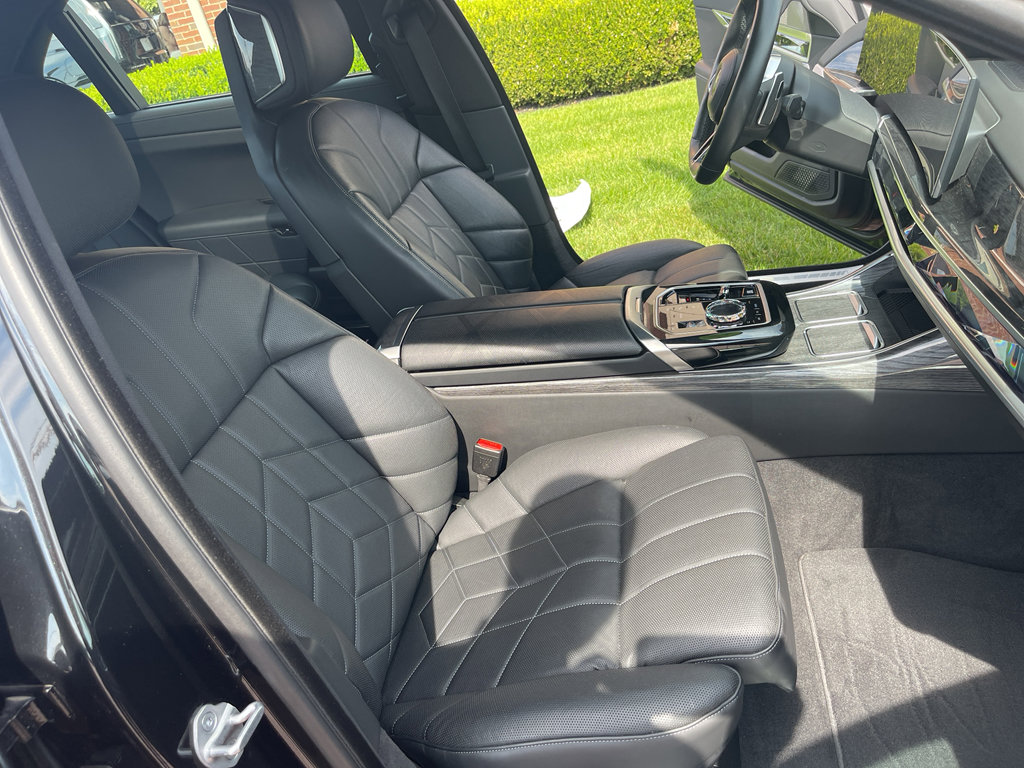 Used 2024 BMW 740i xDrive image 33