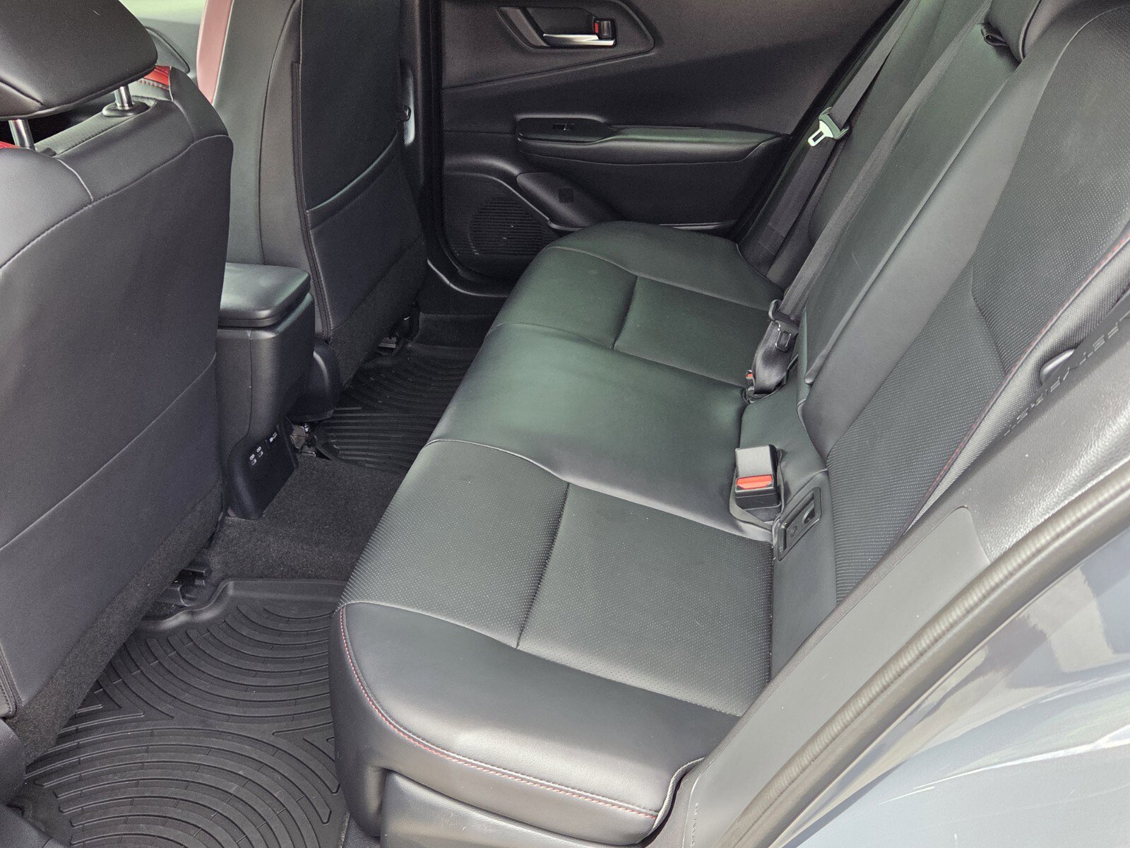 Used 2025 Toyota Prius Plug-In Hybrid FWD image 5