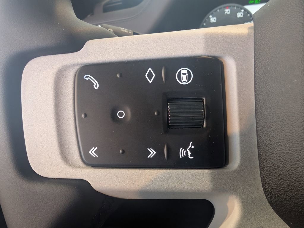 New 2026 Land Rover Defender 130 X-Dynamic SE image 17