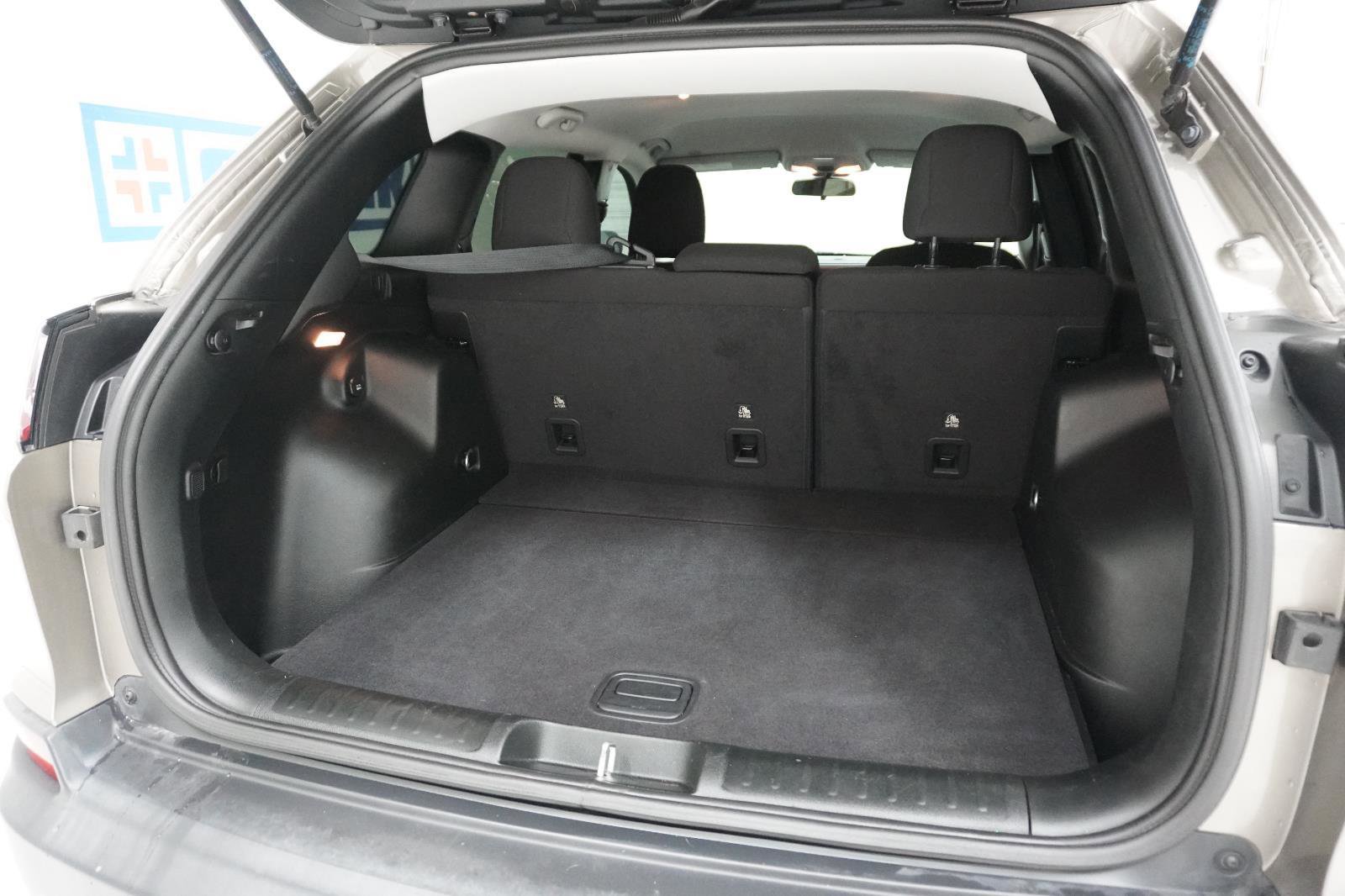 Used 2019 Jeep Cherokee Latitude w/ Popular Appearance Group image 7