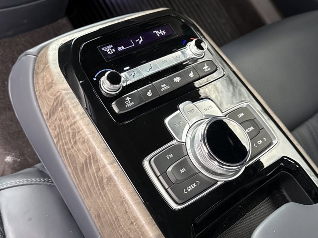Used 2021 Genesis G90 3.3T Premium image 11