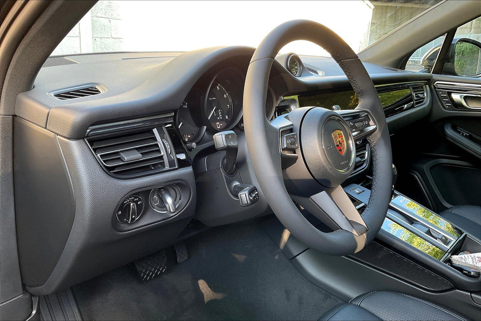 New 2026 Porsche Macan image 4