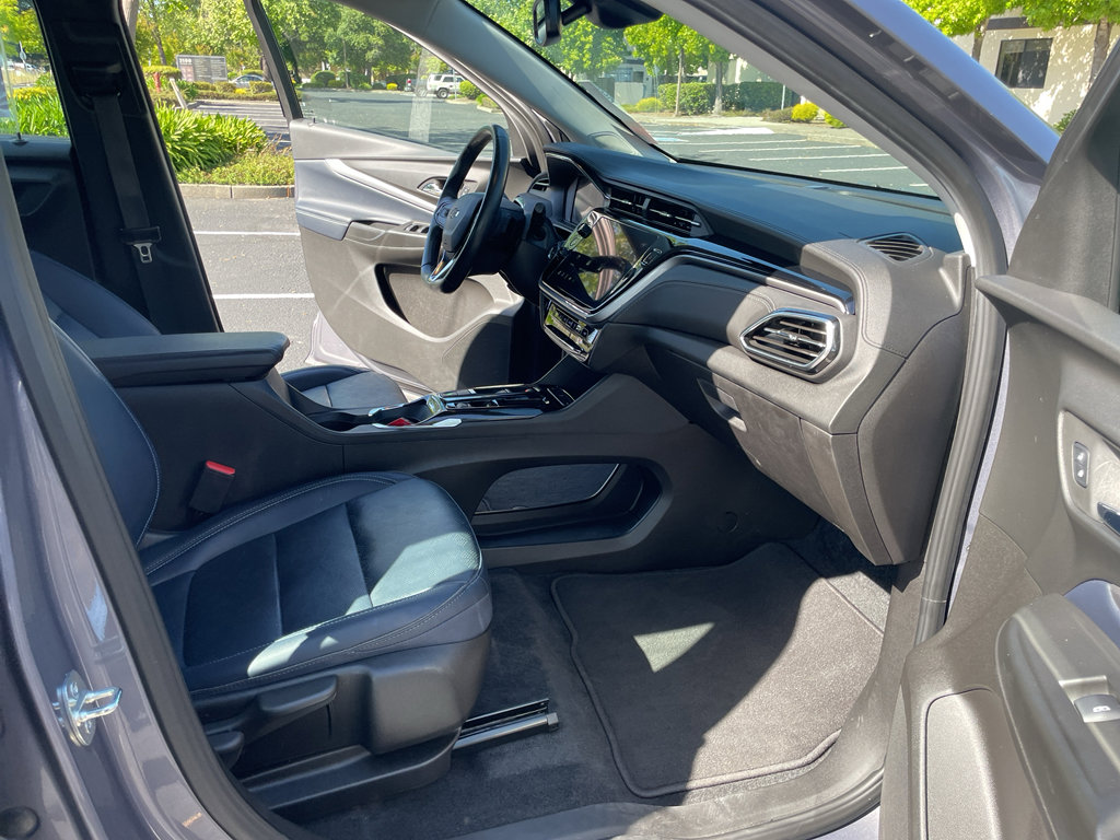 Used 2023 Chevrolet Bolt EUV LT w/ Convenience Package FWD image 47