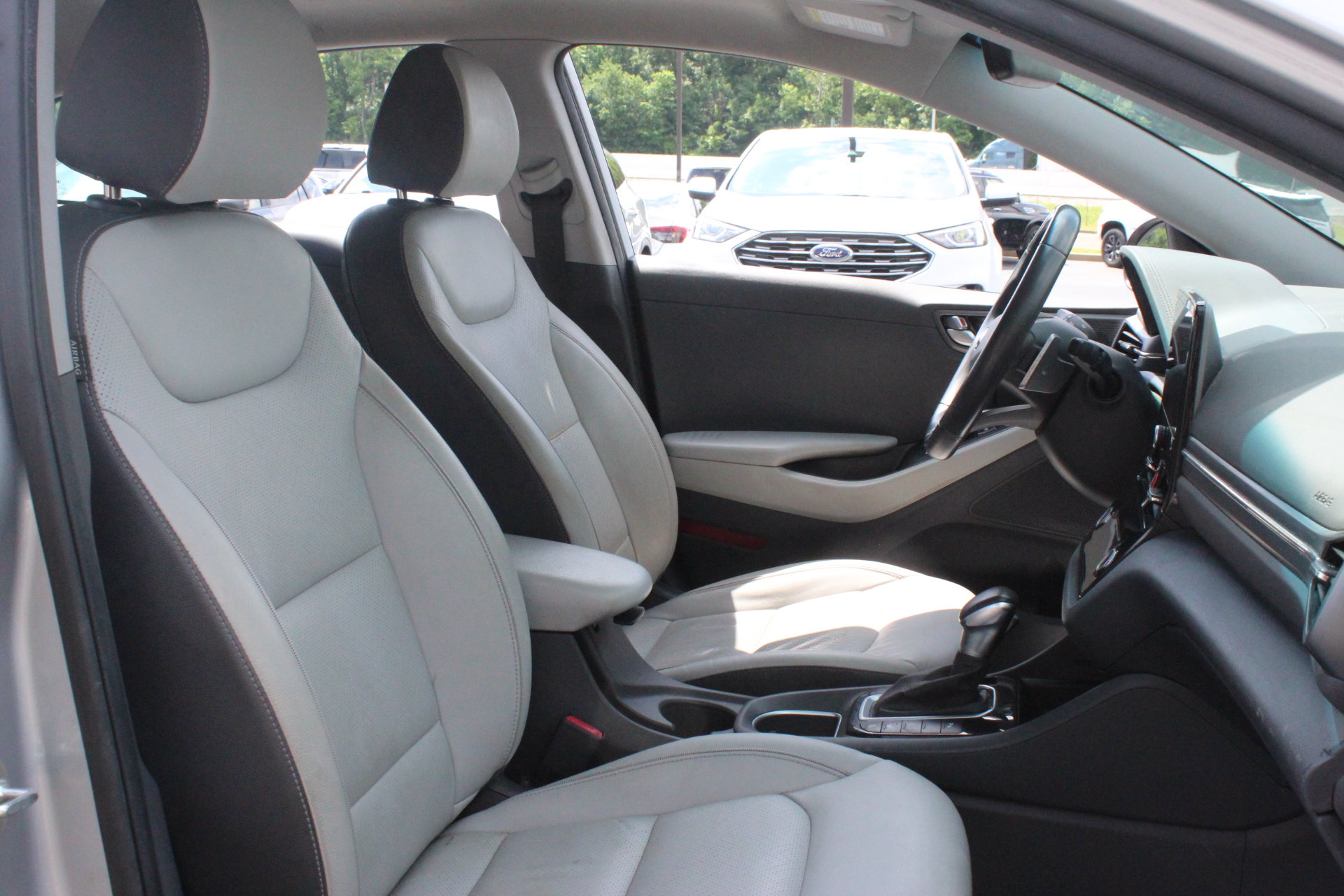 Used 2022 Hyundai Ioniq Limited FWD image 36