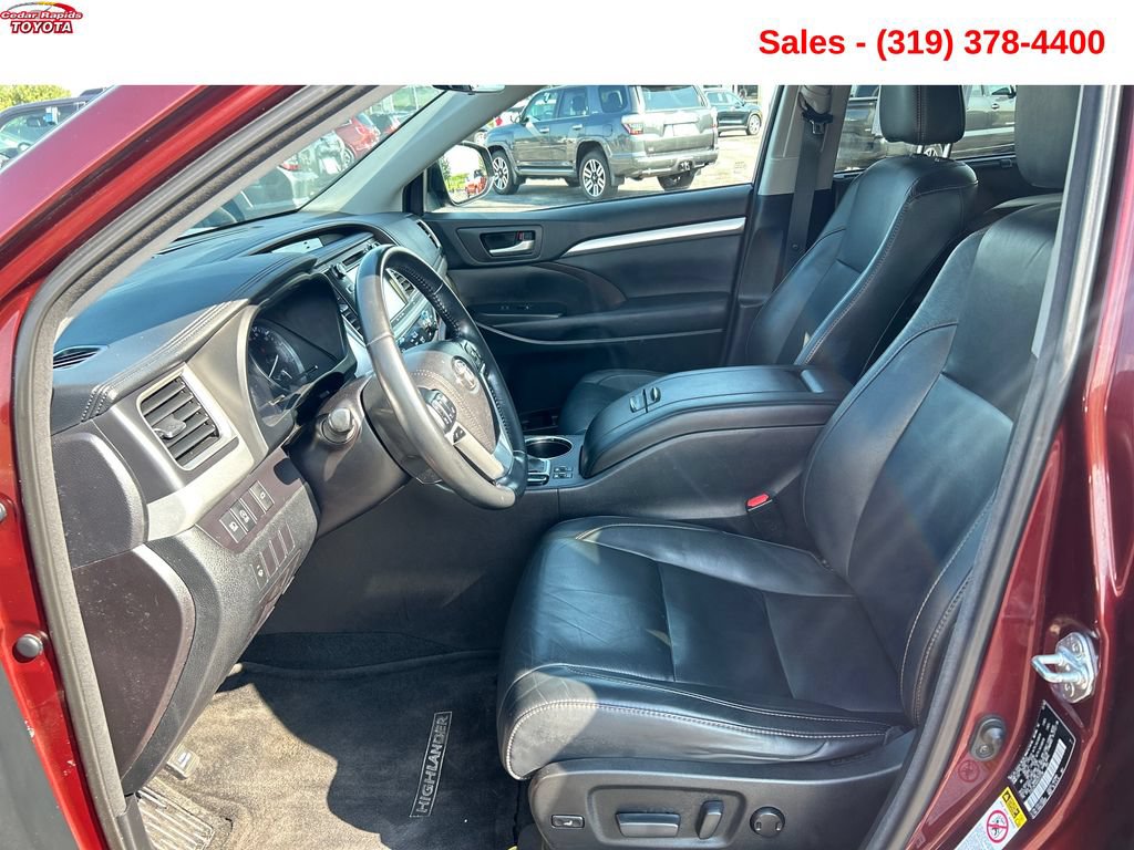 Used 2017 Toyota Highlander XLE w/ Carpet Mat Package AWD/4WD image 10
