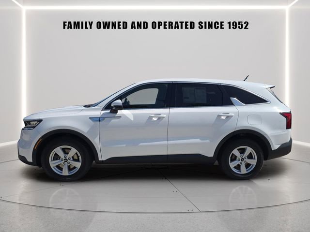 Used 2022 Kia Sorento LX image 2
