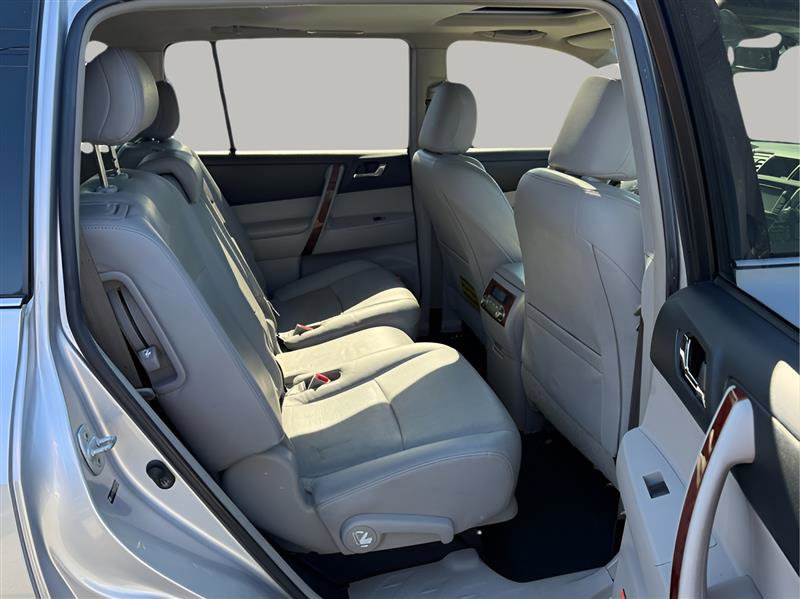 Used 2013 Toyota Highlander Limited image 29