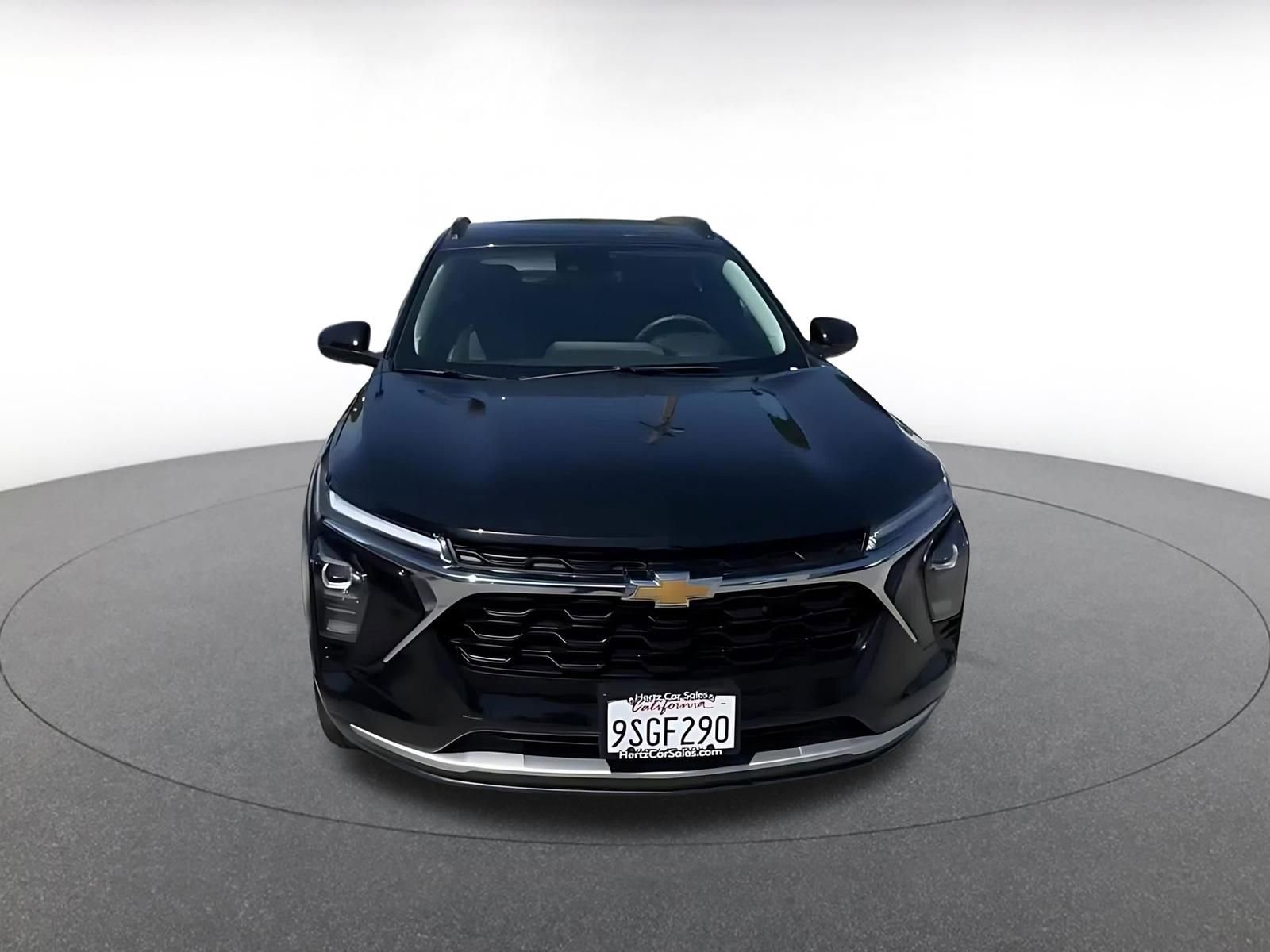 Used 2025 Chevrolet Trax LT FWD image 4