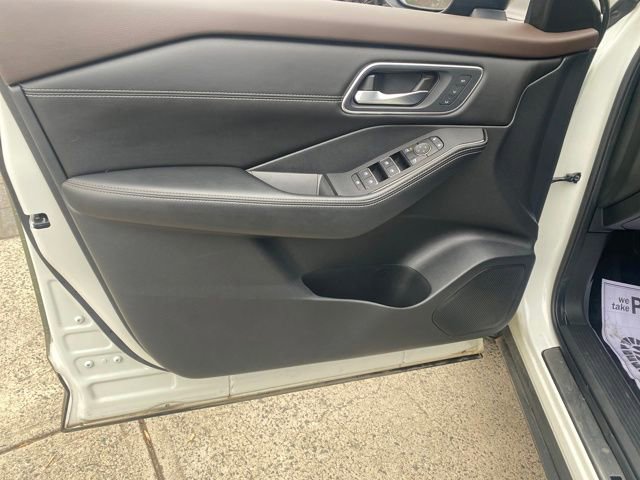 Used 2023 Nissan Rogue Platinum w/ Platinum Premium Package image 19