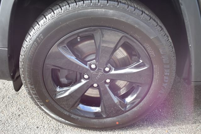 Used 2019 Jeep Cherokee Latitude Plus AWD/4WD image 47