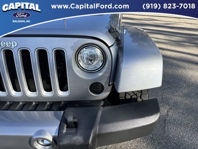 Used 2018 Jeep Wrangler Sahara w/ Dual Top Group image 11